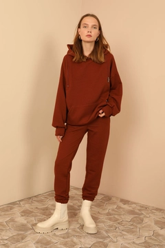 A wholesale clothing model wears 24374 - Sweatshirt - Brown, Turkish wholesale Hoodie of Kaktus Moda