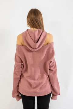 A wholesale clothing model wears 24379 - Sweatshirt - Powder Pink, Turkish wholesale Hoodie of Kaktus Moda