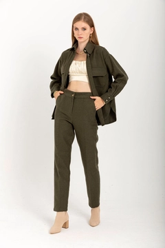 Een kledingmodel uit de groothandel draagt 24373 - Pants - Khaki, Turkse groothandel Broek van Kaktus Moda