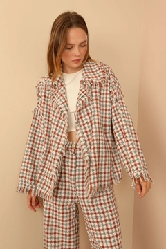Una modella di abbigliamento all'ingrosso indossa 24384 - Jacket - Tan, vendita all'ingrosso turca di Giacca di Kaktus Moda