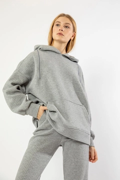 A wholesale clothing model wears 25389 - Sweatshirt - Grey, Turkish wholesale Hoodie of Kaktus Moda