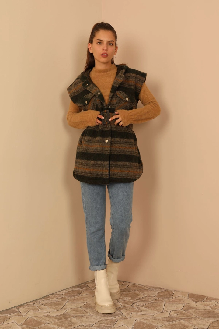Ένα μοντέλο χονδρικής πώλησης ρούχων φοράει 26495 - Vest - Mink, τούρκικο Αμάνικο μπλουζάκι χονδρικής πώλησης από Kaktus Moda