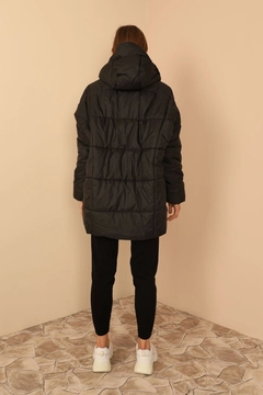 A wholesale clothing model wears 26496 - Coat - Black, Turkish wholesale Coat of Kaktus Moda
