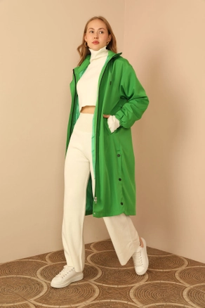 A model wears 26505 - Raincoat - Green, wholesale Raincoat of Kaktus Moda to display at Lonca