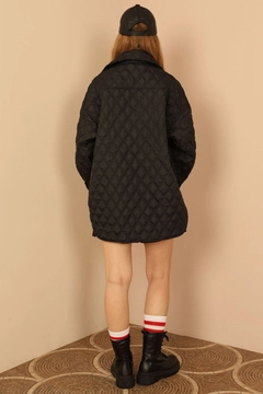 A wholesale clothing model wears 27889 - Coat - Black, Turkish wholesale Coat of Kaktus Moda