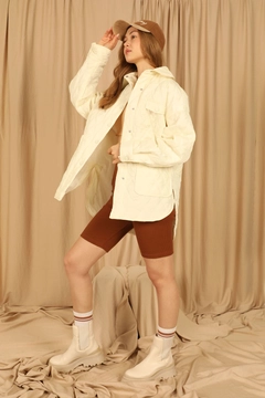 Hurtowa modelka nosi 27892 - Coat - Ecru, turecka hurtownia Płaszcz firmy Kaktus Moda