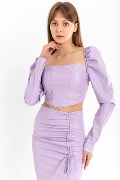 Una modelo de ropa al por mayor lleva 29087 - Crop Top - Lilac, Blusa turco al por mayor de Kaktus Moda