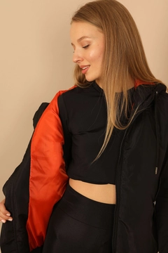 Ένα μοντέλο χονδρικής πώλησης ρούχων φοράει 29096 - Vest - Black, τούρκικο Αμάνικο μπλουζάκι χονδρικής πώλησης από Kaktus Moda
