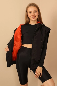 Een kledingmodel uit de groothandel draagt 29096 - Vest - Black, Turkse groothandel Vest van Kaktus Moda