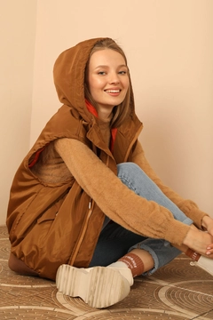 A wholesale clothing model wears 29098 - Vest - Brown, Turkish wholesale Vest of Kaktus Moda