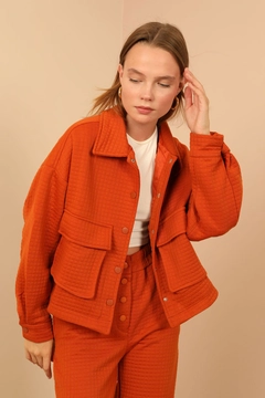 Ein Bekleidungsmodell aus dem Großhandel trägt 22349 - Jacket - Cinnamon, türkischer Großhandel Jacke von Kaktus Moda