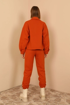 Ένα μοντέλο χονδρικής πώλησης ρούχων φοράει 22349 - Jacket - Cinnamon, τούρκικο Μπουφάν χονδρικής πώλησης από Kaktus Moda