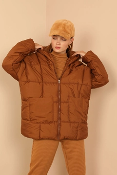 A wholesale clothing model wears 22479 - Coat - Brown, Turkish wholesale Coat of Kaktus Moda