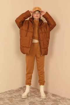 Un mannequin de vêtements en gros porte 22479 - Coat - Brown, Manteau en gros de Kaktus Moda en provenance de Turquie