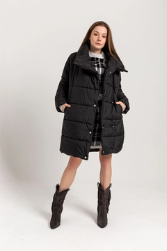 A wholesale clothing model wears 22721 - Coat - Black, Turkish wholesale Coat of Kaktus Moda