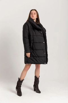 Un mannequin de vêtements en gros porte 22721 - Coat - Black, Manteau en gros de Kaktus Moda en provenance de Turquie