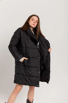 Veleprodajni model oblačil nosi 22721 - Coat - Black, turška veleprodaja Plašč od Kaktus Moda