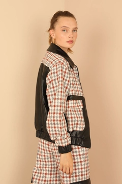 A wholesale clothing model wears 22935 - Jacket - Tan, Turkish wholesale Jacket of Kaktus Moda