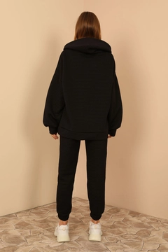 A wholesale clothing model wears 23206 - Sweatshirt - Black, Turkish wholesale Hoodie of Kaktus Moda