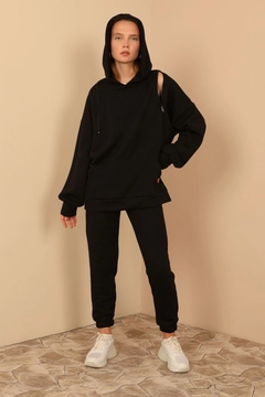 A wholesale clothing model wears 23206 - Sweatshirt - Black, Turkish wholesale Hoodie of Kaktus Moda