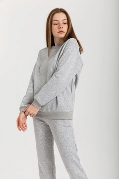 Ein Bekleidungsmodell aus dem Großhandel trägt 23505 - Sweatshirt - Grey Marl, türkischer Großhandel Sweatshirt von Kaktus Moda