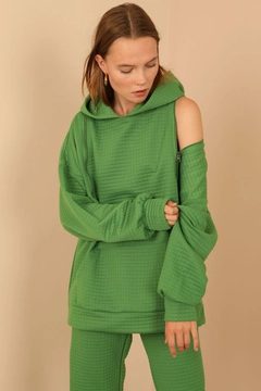A wholesale clothing model wears 23767 - Sweatshirt - Green, Turkish wholesale Hoodie of Kaktus Moda