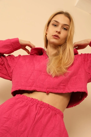 A model wears 35574 - Crop Top - Fuchsia, wholesale undefined of Kaktus Moda to display at Lonca