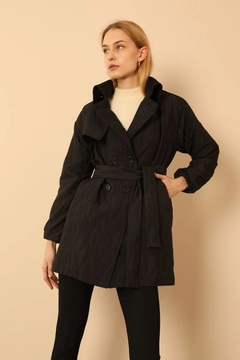 A wholesale clothing model wears 35586 - Trenchcoat - Black, Turkish wholesale Trenchcoat of Kaktus Moda