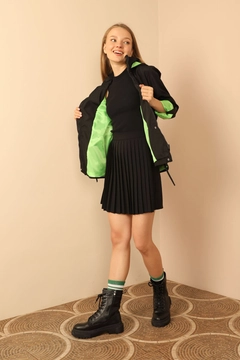 Veleprodajni model oblačil nosi 30948 - Raincoat - Black And Green, turška veleprodaja Dežni plašč od Kaktus Moda