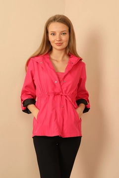 Una modelo de ropa al por mayor lleva 30949 - Raincoat - Fuchsia, Impermeable turco al por mayor de Kaktus Moda