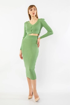 Una modella di abbigliamento all'ingrosso indossa 33740 - Suit - Almond Green, vendita all'ingrosso turca di Abito di Kaktus Moda