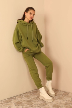 Ein Bekleidungsmodell aus dem Großhandel trägt 33788 - Sweatshirt - Khaki, türkischer Großhandel Kapuzenpulli von Kaktus Moda