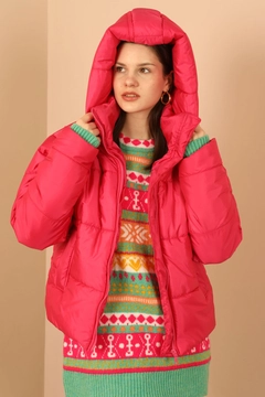 Ein Bekleidungsmodell aus dem Großhandel trägt 33797 - Coat - Fuchsia, türkischer Großhandel Mantel von Kaktus Moda