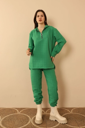 A model wears 33875 - Tracksuit - Green, wholesale Tracksuit of Kaktus Moda to display at Lonca