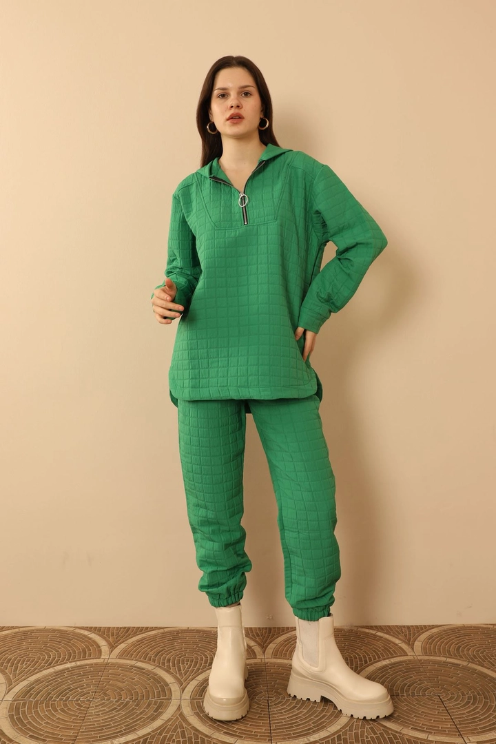 Ein Bekleidungsmodell aus dem Großhandel trägt 33875 - Tracksuit - Green, türkischer Großhandel Trainingsanzug von Kaktus Moda