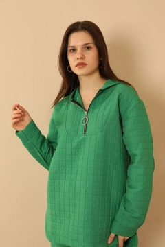 A wholesale clothing model wears 33875 - Tracksuit - Green, Turkish wholesale Tracksuit of Kaktus Moda