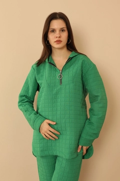 A wholesale clothing model wears 33875 - Tracksuit - Green, Turkish wholesale Tracksuit of Kaktus Moda