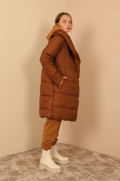 A wholesale clothing model wears 23885 - Coat - Camel, Turkish wholesale Coat of Kaktus Moda
