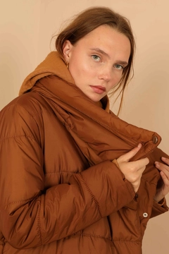 A wholesale clothing model wears 23885 - Coat - Camel, Turkish wholesale Coat of Kaktus Moda