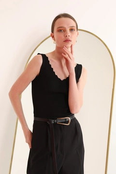 Una modelo de ropa al por mayor lleva KAM10113 - Blouse - Black, Blusa turco al por mayor de Kaktus Moda