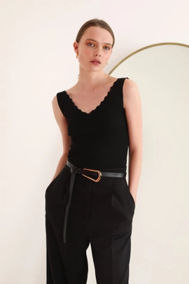 A model wears KAM10113 - Blouse - Black, wholesale undefined of Kaktus Moda to display at Lonca