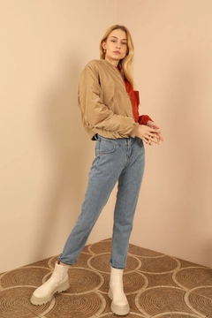 Ein Bekleidungsmodell aus dem Großhandel trägt KAM10461 - Jacket - Beige And Tile, türkischer Großhandel Jacke von Kaktus Moda