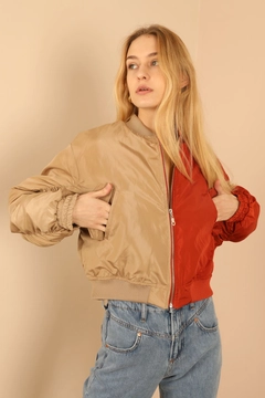A wholesale clothing model wears KAM10461 - Jacket - Beige And Tile, Turkish wholesale Jacket of Kaktus Moda