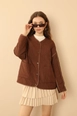 Una modella di abbigliamento all'ingrosso indossa kam10469-jacket-brown, vendita all'ingrosso turca di  di 