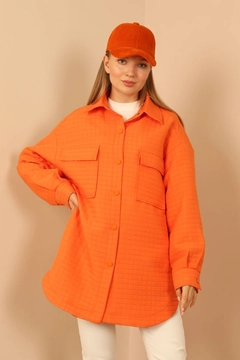 Een kledingmodel uit de groothandel draagt KAM10477 - Shirt - Orange, Turkse groothandel Shirt van Kaktus Moda