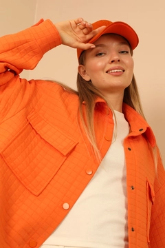 Ένα μοντέλο χονδρικής πώλησης ρούχων φοράει KAM10477 - Shirt - Orange, τούρκικο Πουκάμισο χονδρικής πώλησης από Kaktus Moda