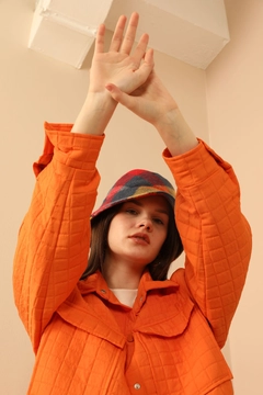 Um modelo de roupas no atacado usa KAM10489 - Shirt - Orange, atacado turco Camisa de Kaktus Moda