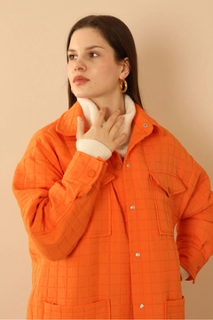 Ένα μοντέλο χονδρικής πώλησης ρούχων φοράει KAM10496 - Shirt - Orange, τούρκικο Πουκάμισο χονδρικής πώλησης από Kaktus Moda