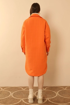 Veleprodajni model oblačil nosi KAM10496 - Shirt - Orange, turška veleprodaja Majica od Kaktus Moda