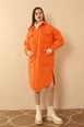 Ένα μοντέλο χονδρικής πώλησης ρούχων φοράει kam10496-shirt-orange, τούρκικο  χονδρικής πώλησης από 
